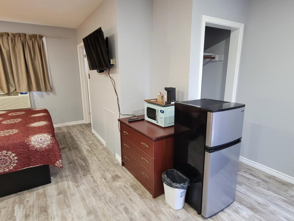 Knights Inn Кобург Екстериор снимка
