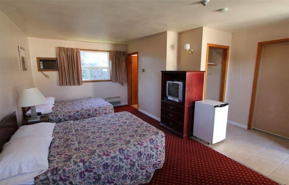 Knights Inn Кобург Екстериор снимка